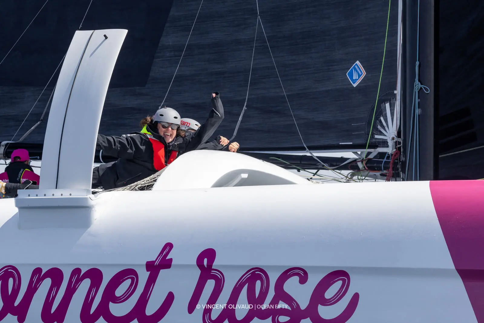 Équipage en navigation sur un voilier de course avec Spencer